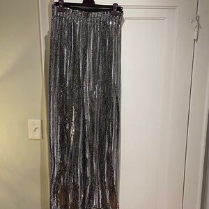 Alice + Olivia Shiny Silver pants with elastic waist band. Only worn 1 time.